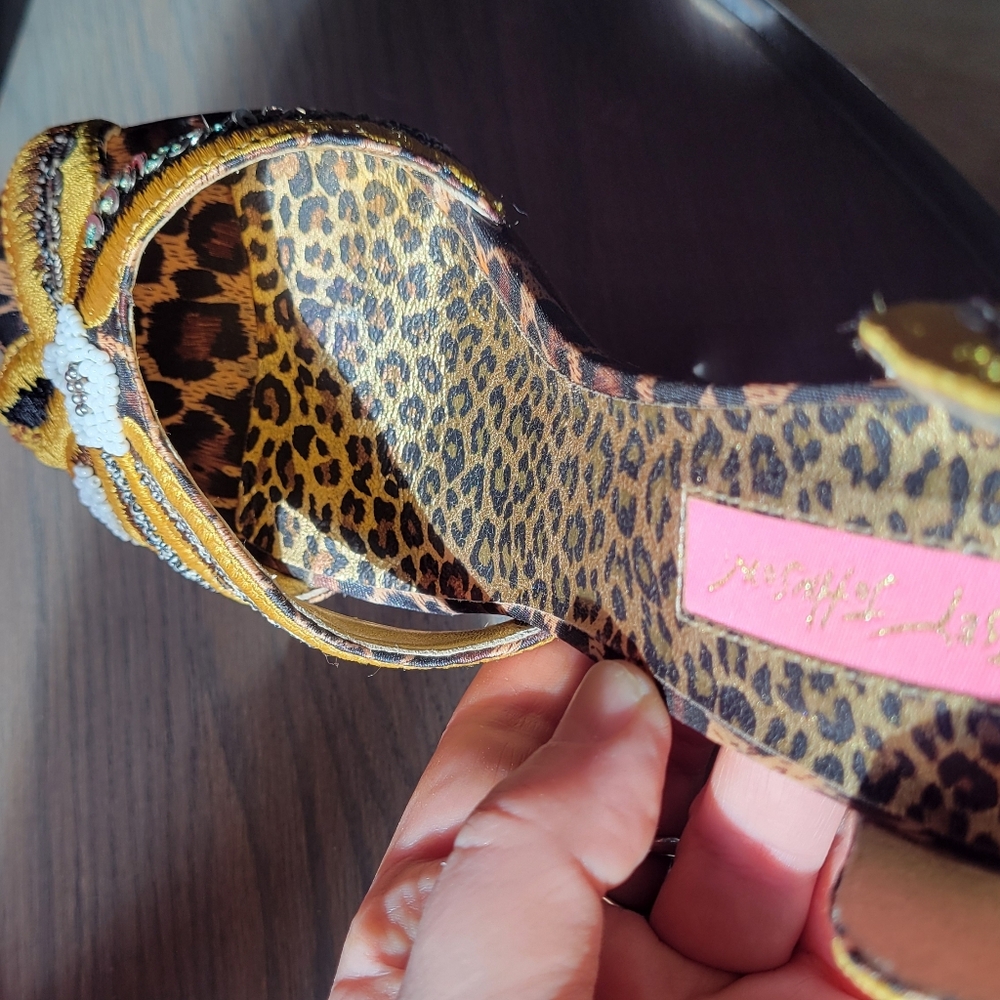 Betsey Johnson embroidered heels - Picture 9 of 14